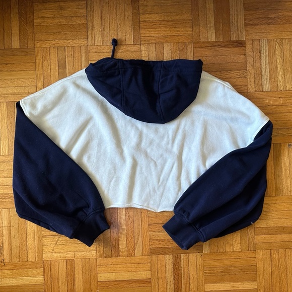 H&M Navy Cropped Slouchy Hawks Hoodie - Picture 3 of 3